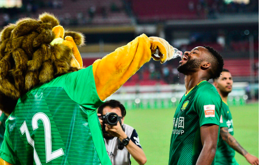 瓦伦西亚内部会议纪要流出——加时末段远射贴柱,亚冠使命明确,赛程密集仍需轮换(足球经理2019亚冠补丁最新版)-开云官方网站